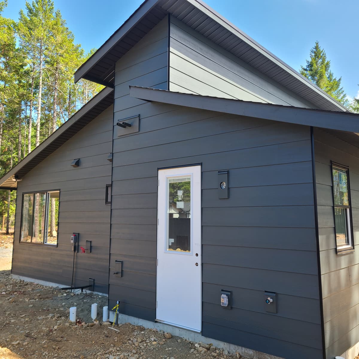 Hardie siding installation on residential home